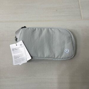 COPY - Lululemon Everywhere Belt Bag
